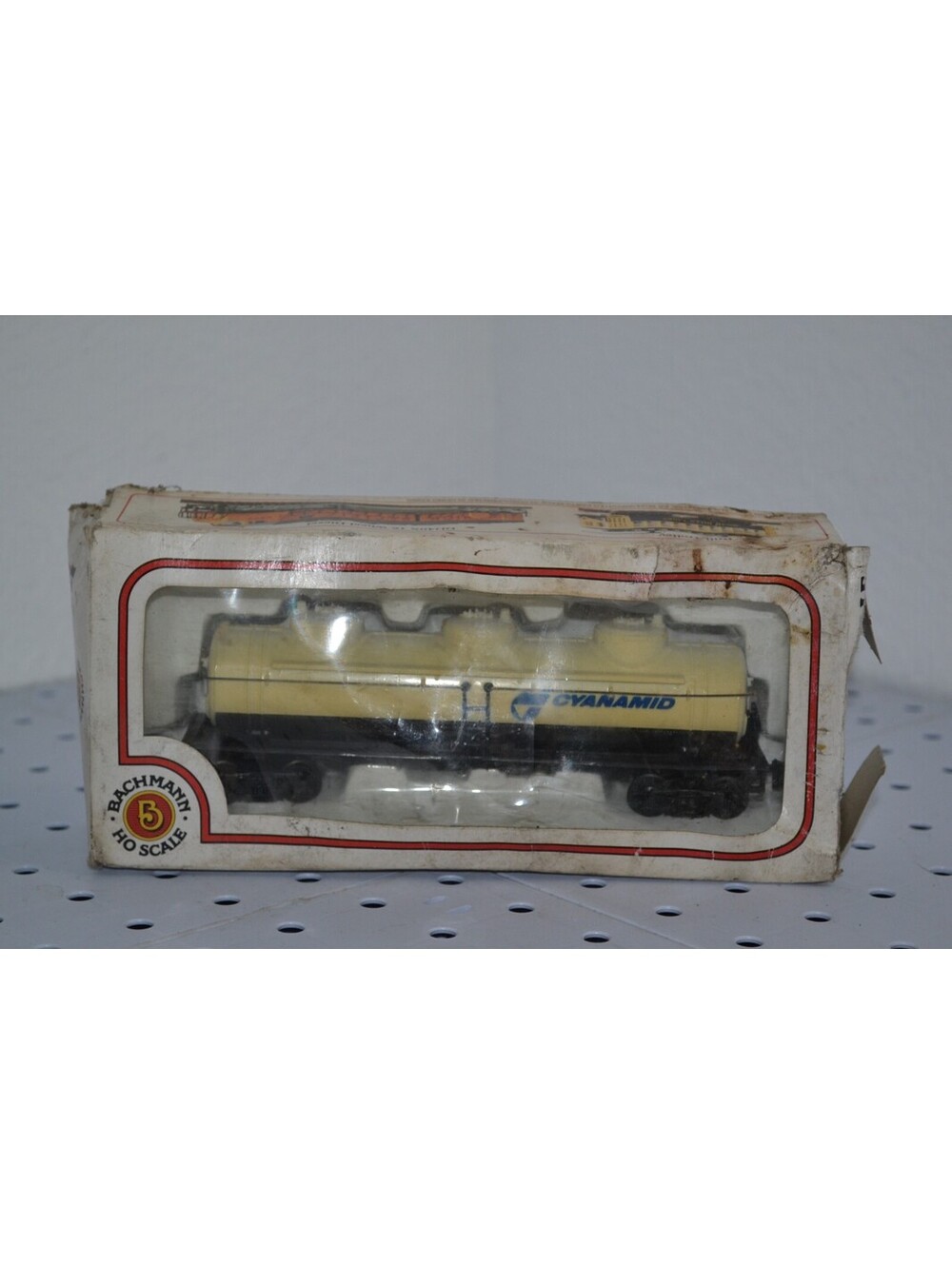 BACHMANN 76036 HO 42'  3 Dome Tank Car CYANAMID AS IS